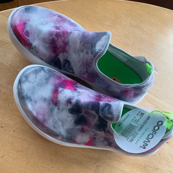 OOFOS OOFOAM 7 New With Tags Pink Tie Dye OOMG EEZEE Women’s slip on tennis shoe - Picture 8 of 12